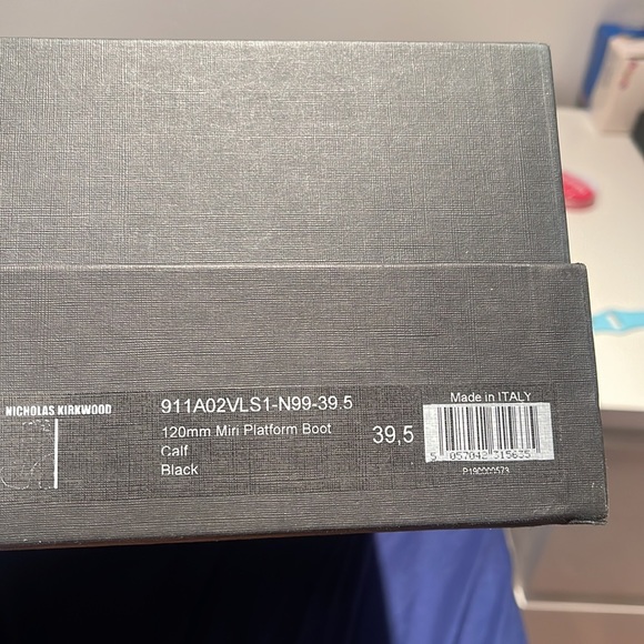 Gorgeous black platform anckle booties - Picture 3 of 4